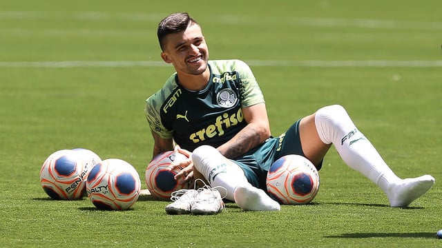 ESQUENTOU: Além disso, o Botafogo também está de olho no retorno do lateral-esquerdo Victor Luís, do Palmeiras. O jogador perdeu espaço na equipe de Luxemburgo após a chegada de Matías Viña e tem identificação com o Glorioso, onde atuou em 2016 e 2017.