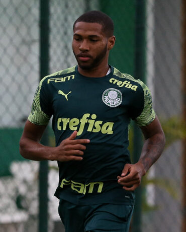 Revelado no Palmeiras, o atacante Wesley voltou de empréstimo do Vitória e acaba de renovar até 31 de dezembro de 2024.