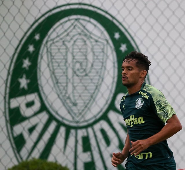 No Palmeiras desde 2018, o meia Gustavo Scarpa tem contrato até 31 de dezembro de 2022.