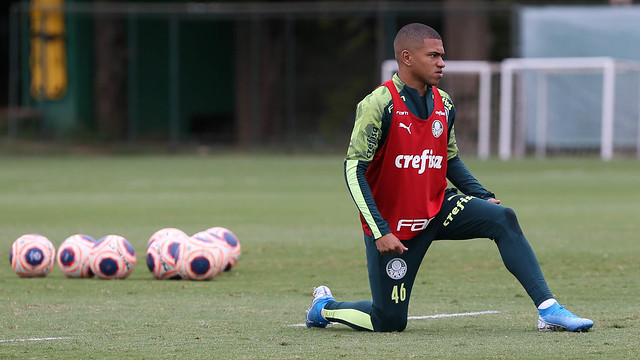 Único jogador de linha que ainda não atuou neste ano, o lateral-esquerdo Lucas Esteves acaba de renovar. Tem contrato registrado até 16 de junho de 2024.