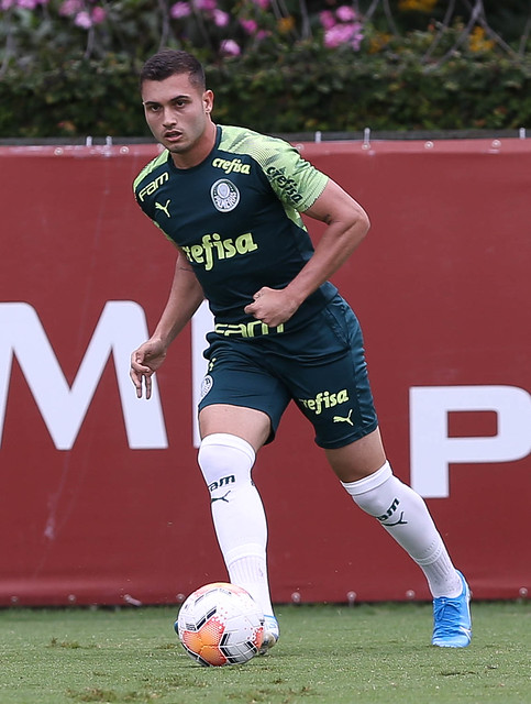 Emprestado pelo Vitória desde o ano passado, o atacante Luan Silva, que só jogou uma vez pelo Palmeiras, prorrogou sua permanência até 31 de dezembro deste ano.