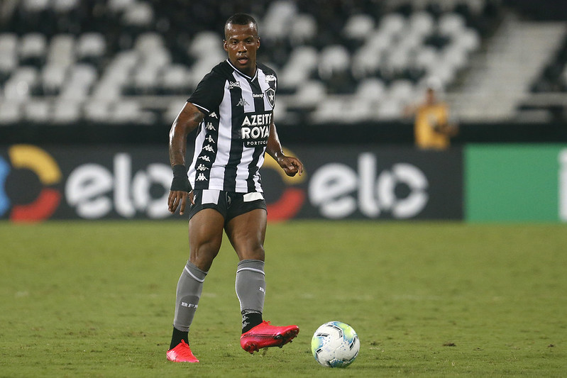 17º - Botafogo - 50% de aproveitamento - 12 jogos: 5 vitórias, 3 empates e 4 derrotas 