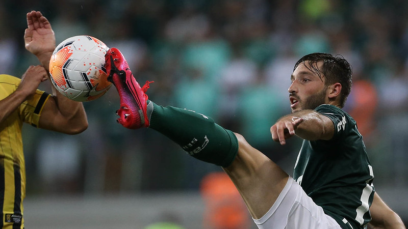 Viña e Luxemburgo discutiram no empate por 1 a 1 entre Palmeiras e Inter, pelo Brasileirão. O lateral ficou irritado e o treinador, por sua vez, foi ao banco de reservas e disse “o técnico sou eu”.