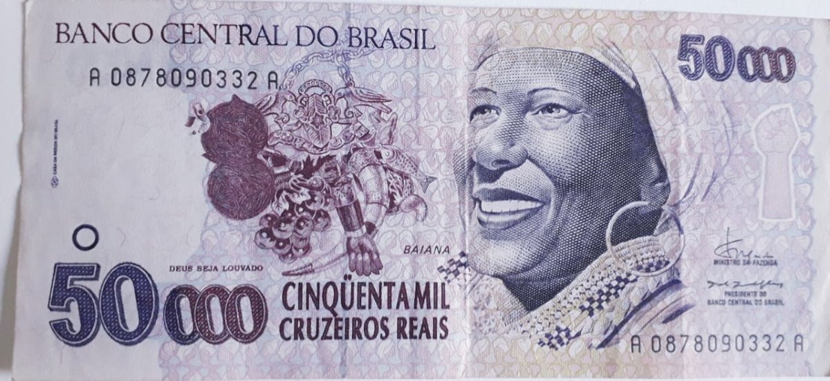 O Brasil iniciou 1994 tendo como moeda o Cruzeiro Real (que vigorava desde o ano anterior). Mas logo o governo poria em prática o Plano Real. Inicialmente, foi lançado o sistema da URV (Unidade Real de Valor) para medir a variação do poder aquisitivo do cruzeiro real.