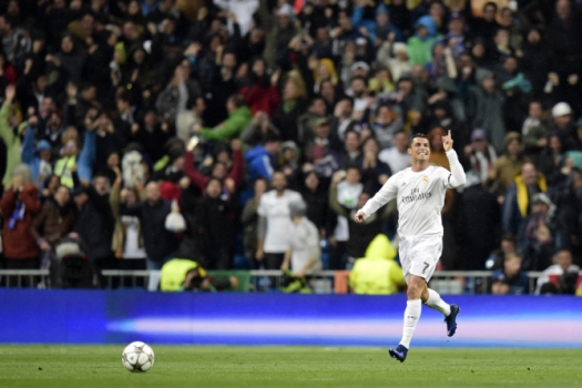 Depois de ter perdido por 2 a 0 no jogo de ida das quartas, o Real Madrid contou com a estrela de Cristiano Ronaldo para virar e vencer o Wolfsburg na Champions de 2016. Ele fez três gols e garantiu os merengues na semi – mais tarde eles seriam campeões.