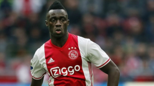 MORNO - Apesar de tradicionalmente ser um clube formador de talentos, a experiência que teve com o zagueiro colombiano Davinson Sánchez tanto técnica como financeira fez os holandeses do Ajax abrirem mais os olhos para o modelo de negócio de monitorar mais atentamente o futebol latino.