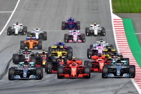 A F1, A FIA e as equipes concordaram nesta terça-feira em estender o período de interrupção do funcionamento de suas fábricas. Para as equipes, isso significa que permanecerão fechadas por quase o dobro de tempo anunciando anteriormente.