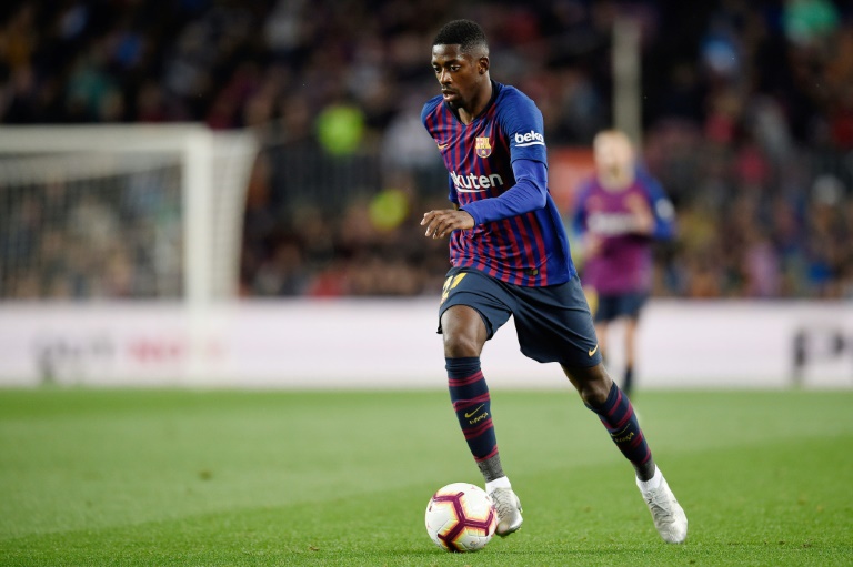 ESQUENTOU: O atacante Ousmane Dembélé, do Barcelona, é alvo de interesse de Juventus e Inter de Milão para a próxima temporada, segundo o “La Gazzetta dello Sport”. Devido a crise provocada pelo coronavírus, dificilmente alguma equipe pagaria a multa do francês e o mercado pode funcionar a base de trocas. Os culés possuem interesse em Lautaro Martínez e podem envolver o ex-jogador do Borussia Dortmund na operação pelo argentino.