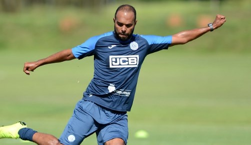 ESFRIOU - Devido ao coronavírus, o futebol brasileiro está paralisado e os clubes que negociavam a chegada de novos atletas, precisaram interromper as conversas, já que o futuro do país é uma incógnita. No CSA, o atacante Alecsandro aguarda um desfecho da sua situação, pois o contrato com o time alagoano encerra no dia 30 e ele não foi procurado pela diretoria.