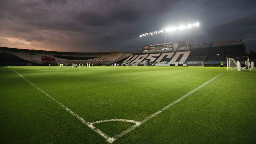 O estádio São Januário, do Vasco, foi inaugurado em abril de 1927, ou seja, tem 93 anos de história. Já recebeu jogos da Seleção Brasileira e também de outras seleções.