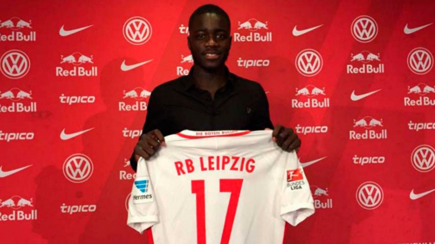 MORNO: O Real Madrid está de olho no zagueiro Upamecano, atualmente no RB Leipzig e que tem se destacado no futebol europeu. Com apenas 21 anos, o defensor é alvo de interesse de outros grandes clubes, mas é o grande desejo de Zidane para reforçar o sistema da equipe e pensar no futuro, uma vez que Sergio Ramos, um dos líderes do elenco, está com 34 anos. O preço do francês pode girar em torno dos 45 milhões de euros (R$ 249 milhões).