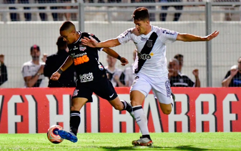 No Campeonato Paulista deste ano, até a paralisação por conta da pandemia do coronavírus, o Corinthians também não se encontrava muito bem: apenas a terceira posição do grupo D, com 11 pontos, atrás de Bragantino (17) e Guarani (16), em uma campanha com duas vitórias, cinco empates e três derrotas.