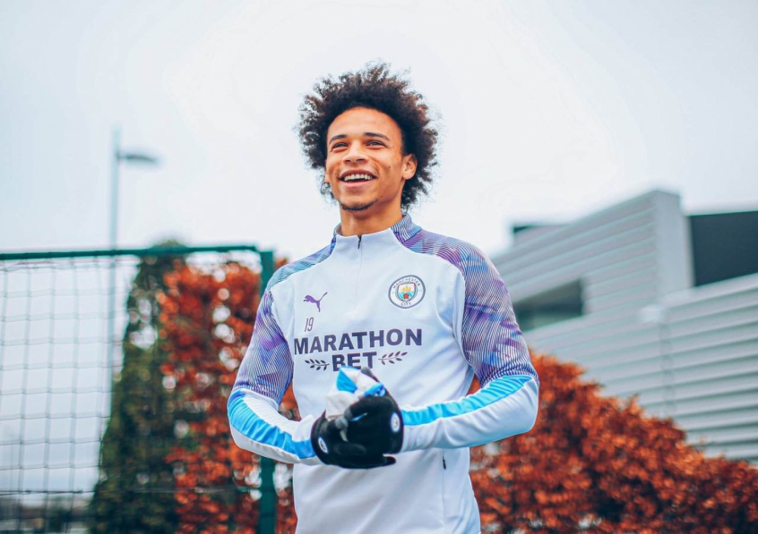 ESQUENTOU - No que depender do Bayern de Munique, o atacante Leroy Sané será reforço no Allianz Arena na próxima temporada. Segundo informações do "The Sun", o Bayern já apresentou a primeira proposta para o clube inglês. O valor, de acordo com a publicação, é de 40 milhões de euros (R$ 234 milhões).