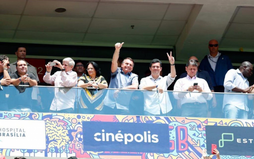 Em sua última aparição em estádios antes da paralisação do futebol, o presidente da República, Jair Bolsonaro, acompanhou a final da Supercopa do Brasil entre Flamengo e Athletico-PR.