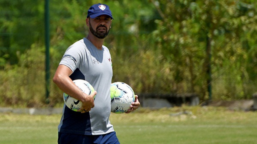 Após gerentes, diretores e prestadores de serviços do Fluminense reduzirem os salários em 15%, chegou a vez da comissão técnica ajudar o clube. Em entrevista à Rádio Globo, o auxiliar técnico Maurício Dulac revelou que alguns profissionais diminuíram a mesma porcentagem dos seus vencimentos, enquanto outros abriram mão de um valor até maior.