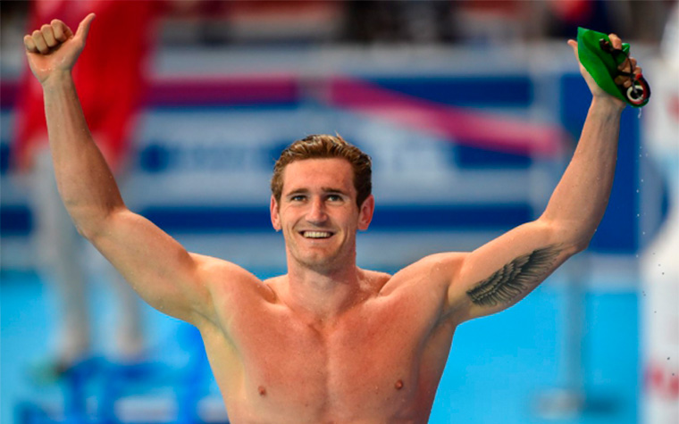 O ex-nadador sul-africano Cameron Van der Burgh, campeão olímpico nos 100m peito nos Jogos de Londres-2012 e vice-campeão olímpico na prova na Rio-2016, se recuperou totalmente da infecção causada pelo novo coronavírus, de acordo com o "SwimSwam", site americano especializado em natação.