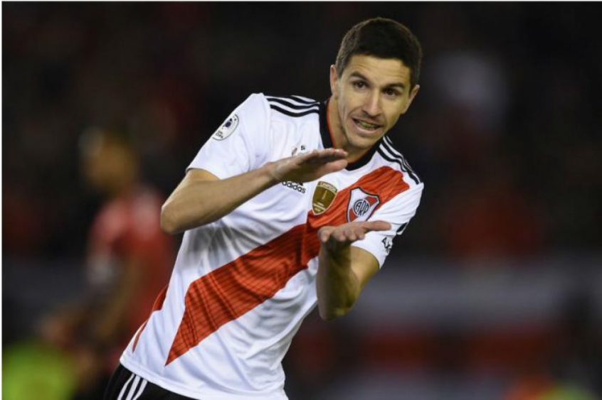 ESQUENTOU - Parece que a ideia de contratar o meio-campista argentino Nacho Fernandez, do River Plate, não está totalmente fora dos planos do Internacional pelo menos de acordo com a imprensa argentina. Na última terça-feira (14), o portal "TyC Sports" indicou que o clube gaúcho estaria fazendo uma nova investida em busca da contratação do atleta de 30 anos de idade.