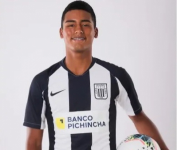 FECHADO - O fim de semana foi agitado pelos lados do futebol peruano. Através do site oficial, o Alianza Lima confirmou a venda do jogador Kluiverth Aguilar ao poderoso Manchester City, da Inglaterra. Os números oficiais da transferência não foram divulgados, mas segundo a imprensa peruana, o acordo foi firmado na casa dos 2,8 milhões de dólares (R$ 14,6 milhões).