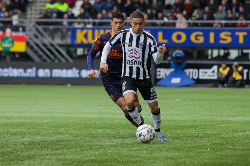 MORNO - Um dos destaques do Heracles Almelo nesta temporada, o meia Mauro Junior pode deixar a Holanda na próxima janela de transferências. Segundo a imprensa da Turquia, o Fenerbahçe tem interesse no brasileiro, a quem o classifica como "novo Alex".