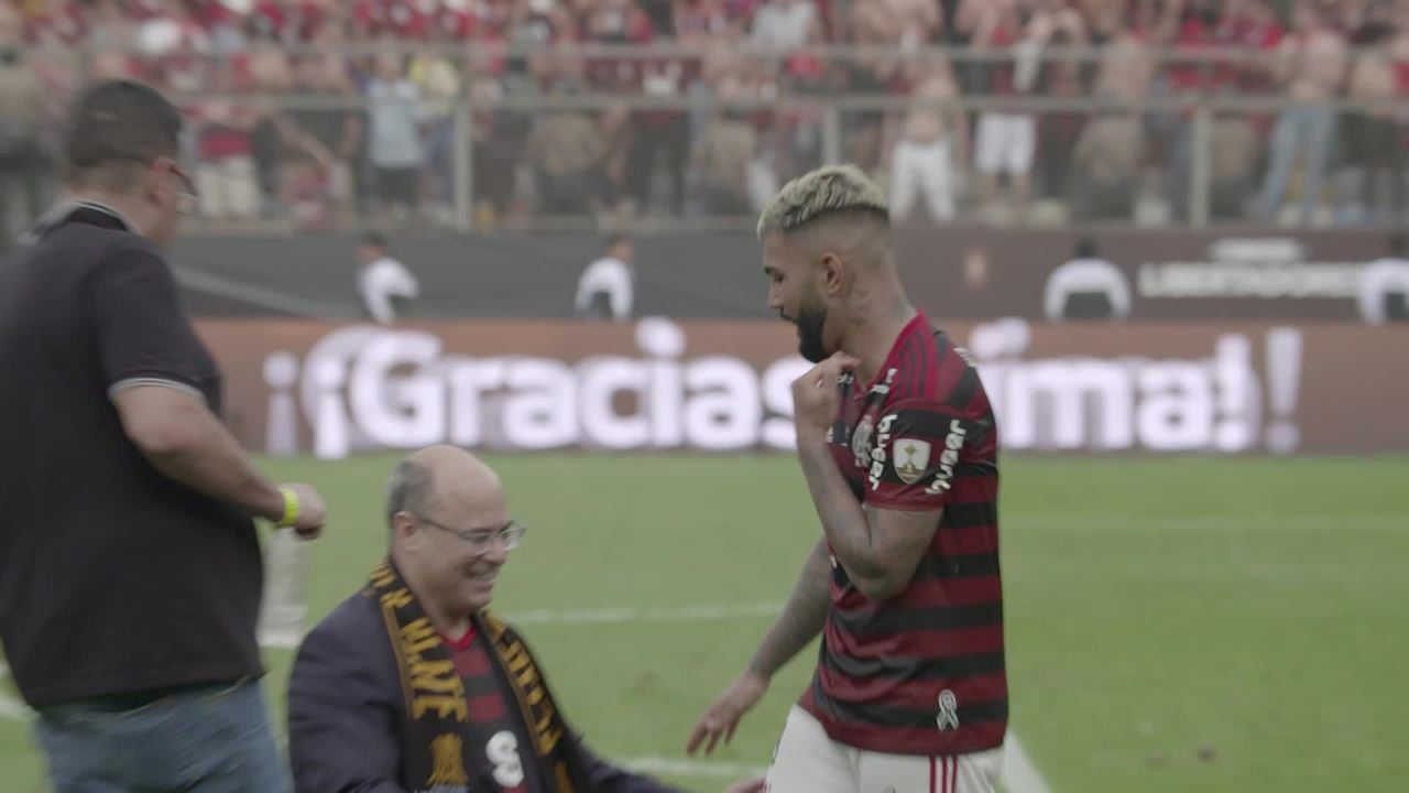Após o final da partida que rendeu o título da Libertadores 2019 ao Flamengo, no Monumental de Lima, Witzel se ajoelhou no gramado ao chegar perto de Gabigol. Imediatamente, o atleta olhou para baixo e saiu caminhando.   