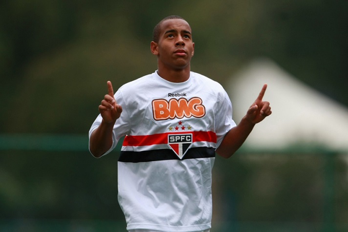 O atacante, pelo São Paulo, fez 109 aparições, somando 15 gols.