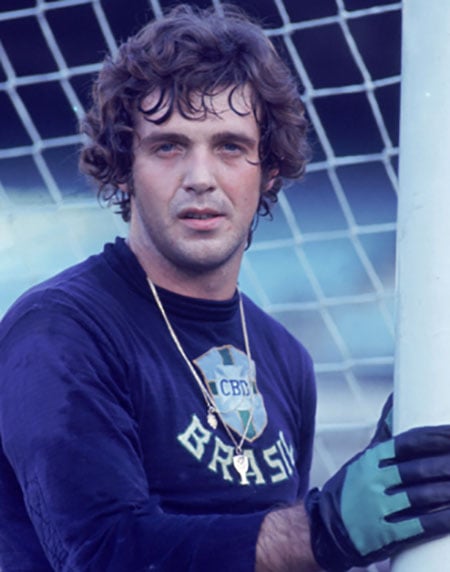 Ado Stinghen -   Reserva de Félix na Seleção Brasileira na Copa do Mundo de 1970, atualmente dirige a escolinha de futebol Ado Soccer na cidade de Barueri, em São Paulo.