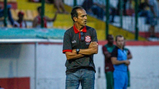 Ado - Apesar de ter perdido o pênalti que decretou o vice do Bangu no Brasileiro de 1985, o ex-jogador participou de quase 200 partidas com a camisa alvirrubra.. Na semifinal, fez o gol contra o Brasil de Pelotas, que garantiu o clube naquela decisão.