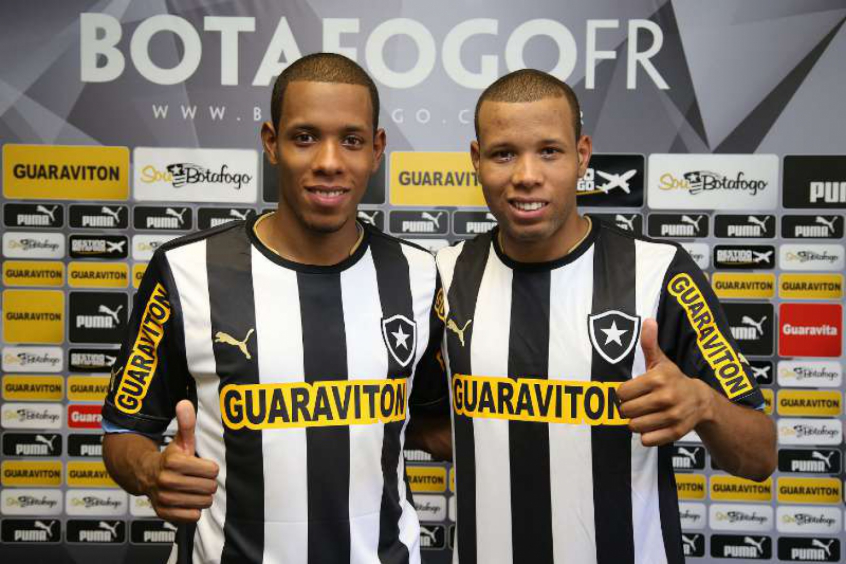 Os irmãos gêmeos e laterais Alex e Anderson chegaram ao Botafogo em 2014 vindos do Vitesse-HOL. Na direita, Alex atuou em sete partidas pelo Estadual, enquanto o irmão, Anderson, na esquerda, jogou apenas duas vezes. Atualmente, aos 27 anos, Anderson está no Cianorte, do Paraná e Alex, sem clube. 