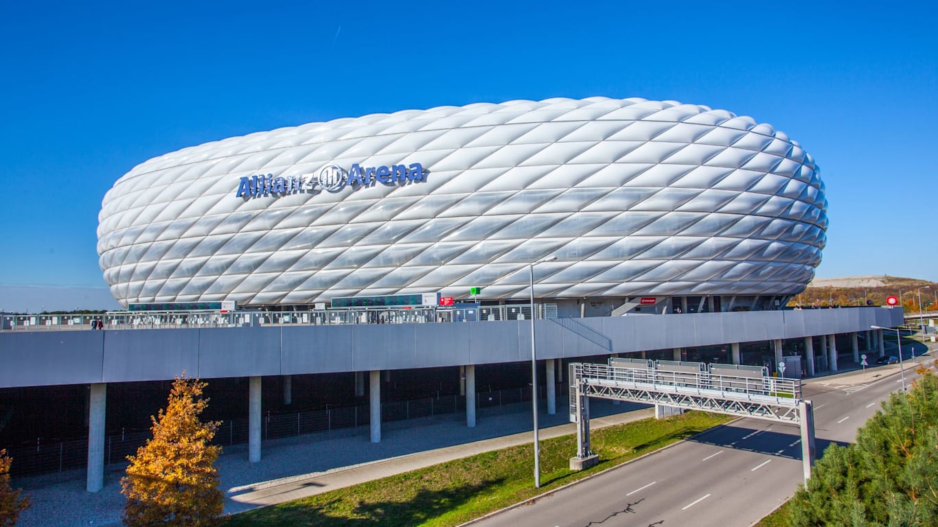 A Allianz Arena, casa do Bayern de Munique, é um dos estádios mais modernos do mundo. No entanto, de longe seu formato lembra o de um pneu. 