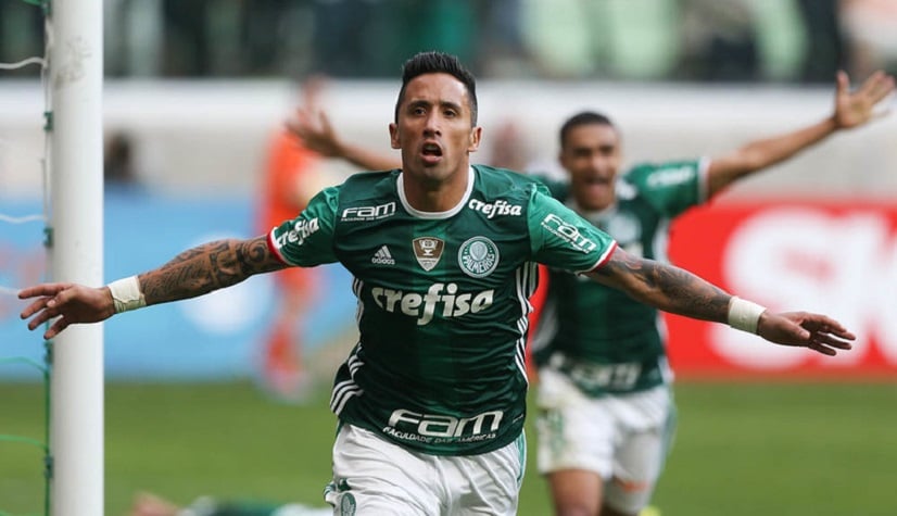 Lucas Barrios - Goleiro - 38 anos - Aposentou em setembro de 2022 - Principais clubes: Palmeiras, Grêmio, Borussia Dortmund e Colo-Colo
