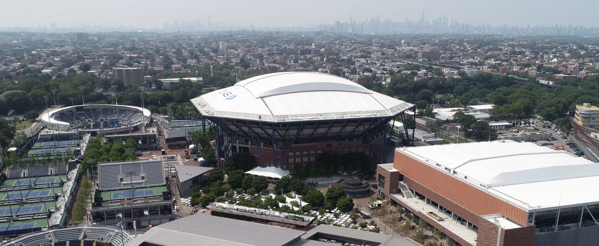 O Billie Jean King National Tennis Center, que recebe o US Open, também foi mobilizado para o combate ao novo coronavírus. Localizado no bairro de Queen's, um dos mais afetados de Nova York, o hospital terá capacidade para 350 leitos.