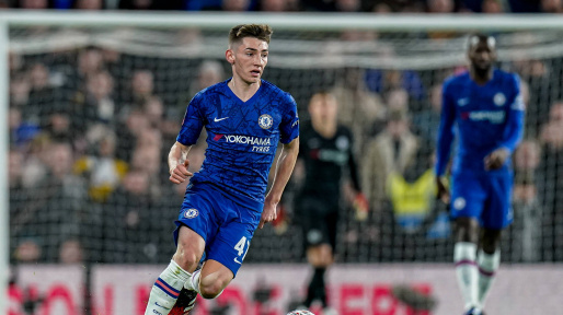 ESFRIOU - Apesar dos rumores sobre uma possível saída de Billy Gilmour do Chelsea, o meio-campista deve permanecer no conjunto dirigido por Thomas Tuchel, segundo a imprensa inglesa. O jovem de 19 anos buscava um empréstimo para se desenvolver e o Southampton era um dos principais candidatos na disputa.