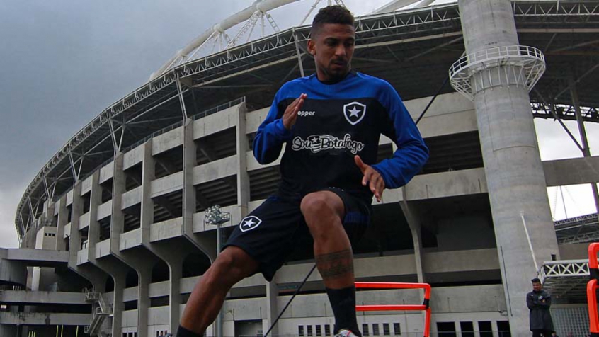 Contratado no ano passado, vindo do São Paulo, o atacante Biro Biro passou mal durante um treinamento e chegou a desmaiar. O jogador teve o contrato rescindido , sem sequer ser apresentado, depois de ter um sido diagnosticado com um problema no coração. O atleta de 24 anos continua afastado do esporte