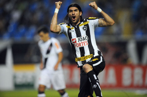 8º - Loco Abreu - 43 anos - uruguaio - 407 gols em 814 jogos - clube atual: Boston River-URU