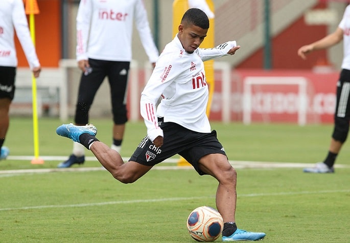 O atacante Brenner, promovido ao elenco profissional de forma precoce em 2017, retornou neste ano após atuar por empréstimo no Fluminense. Aos 20 anos, ele soma 34 jogos e seis gols pela equipe principal do Tricolor.