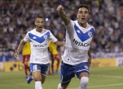 FECHADO - A tão esperada assinatura de contrato de Ricardo Centurión e Vélez Sarsfield finalmente aconteceu. Depois de comprar 40% dos direitos federativos do atleta, o jogador assinou o vínculo de quatro temporadas.