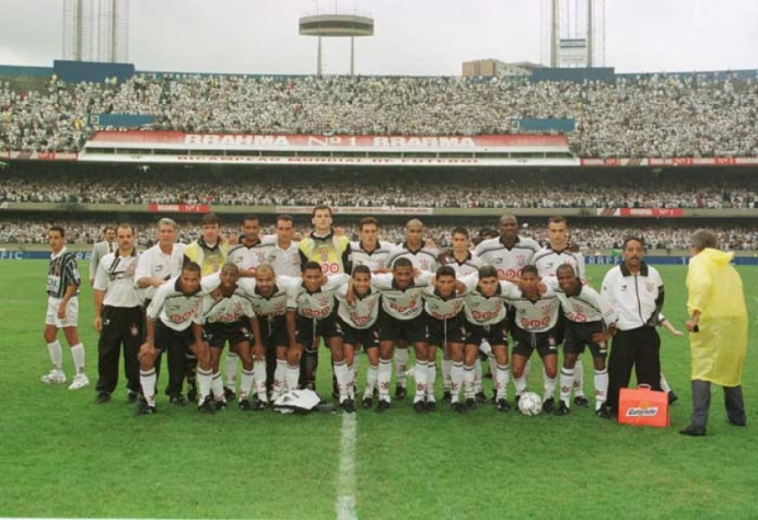 23 de dezembro de 1998 - Corinthians conquista o Brasileirão de 1998 ao bater o Cruzeiro na decisão.