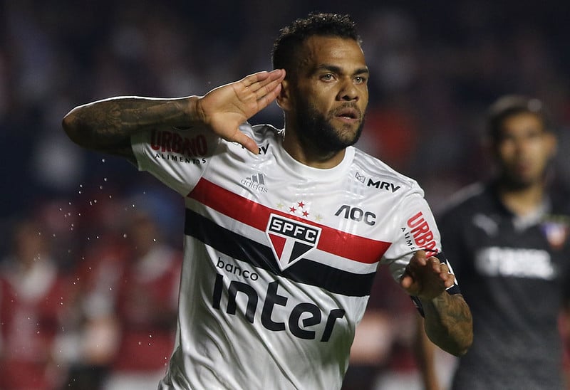 12º - Daniel Alves - São Paulo - 5 gols em 11 jogos