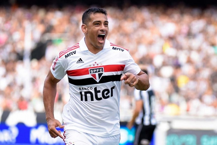 Diego Souza (2018 - 12 gols) - O atacante foi destaque no ataque do São Paulo naquele Brasileirão. Foi artilheiro do São Paulo na competição com 12 gols marcados. Ao todo, fez 51 jogos e 16 gols na temporada.