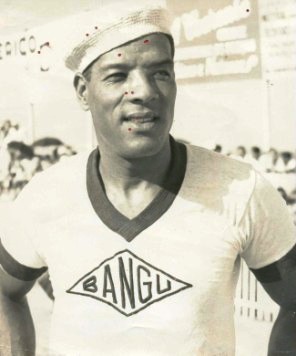 Domingos da Guia - Um dos maiores ídolos da história do Bangu, tem seu nome presente no hino do clube. Revelado pelo alvirrubro, o Divino é considerado por muitos o maior zagueiro da história do futebol brasileiro.