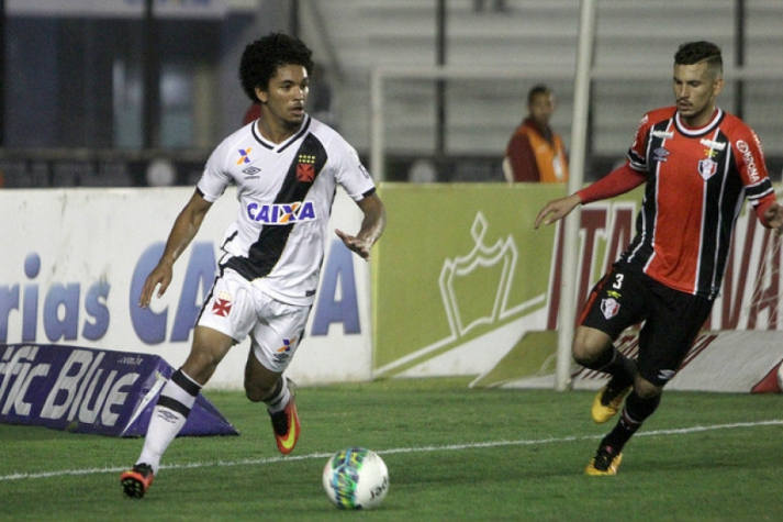 DOUGLAS LUIZ- O City pagou 12 milhões de euros para levar Douglas Luiz. Ele foi emprestado logo que chegou e depois vendido ao Aston Villa, onde joga regularmente.