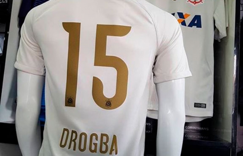 Em 2017, o Corinthians fez proposta oficial por Drogba, que estava com 38 anos. O jogador pediu alguns dias para pensar e conversar com a família sobre uma possível mudança para o Brasil. Imagens de camisas com o nome do jogador chegaram a circular na internet, o que gerou zoações dos torcedores rivais após Drogba recusar a proposta. 