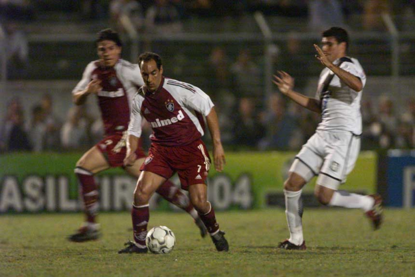 Depois de brilhar em Vasco e Palmeiras, Edmundo tentou a sorte no Fluminense. No entanto, em sua passagem no ano de 2004, não conseguiu repetir os feitos e passou a maior parte do tempo no departamento médico. 