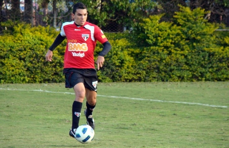 Edson Ramos - chegou emprestado pelo Mallorca-ESP em fevereiro de 2011 e deixou o clube em junho do mesmo ano. Jogou apenas uma partida no período. Atualmente defende o Joinville.