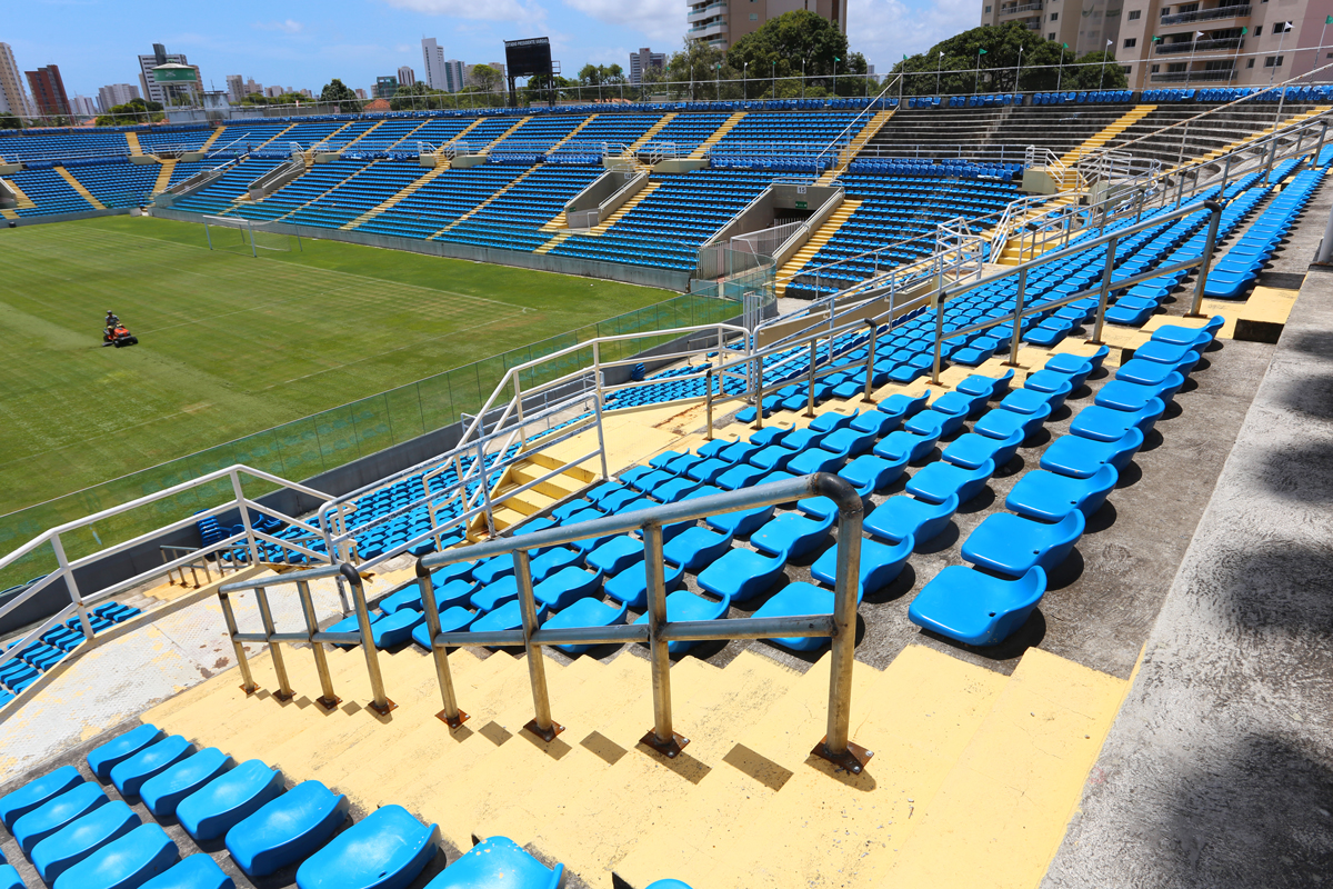 O Estádio Presidente Vargas, em Fortaleza, que costuma receber jogos dos clubes da capital cearense no estadual, abrigará um hospital temporário com 204 leitos, podendo ser ampliado.