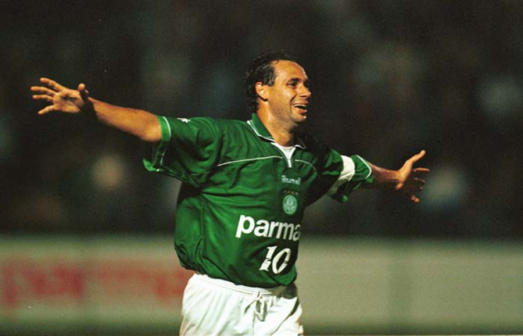 Evair: grande atacante da década de 90, principalmente quando defendeu o Palmeiras, Evair nunca ganhou uma chance em Copas do Mundo, muito por conta da alta concorrência que havia na época.