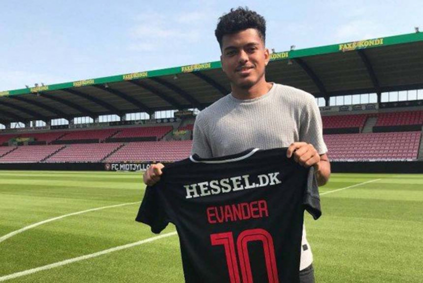 Evander - meia - 24 anos - o atleta do Midtjylland (DIN) atraiu o interesse do Galatasaray (TUR), que fez proposta. O clube dinamarquês pede entre 10 e 15 milhões de euros (entre R$ 53 milhões e R$ 80 milhões).