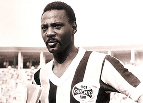 Everaldo - Everaldo Marques da Silva, lateral-esquerdo da Seleção Brasileira na Copa de 70, faleceu em um acidente de carro em outubro de 1974.
