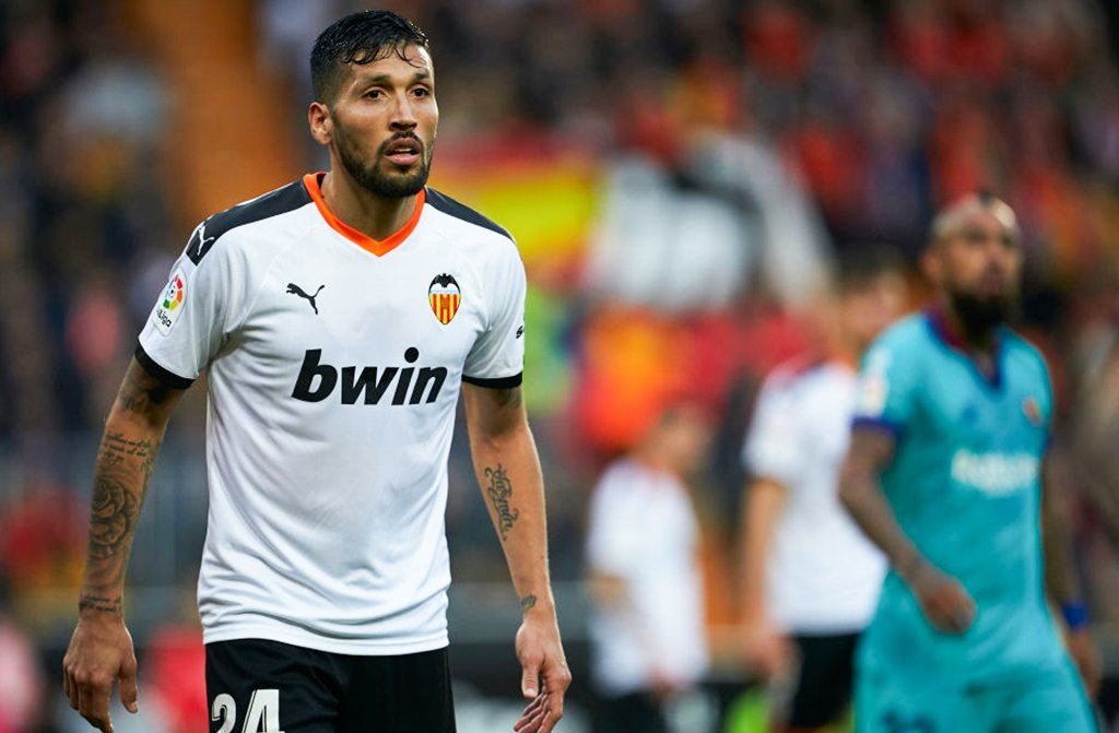 No Valencia desde 2016, Ezequiel Garay não deve continuar no clube espanhol para a próxima temporada.