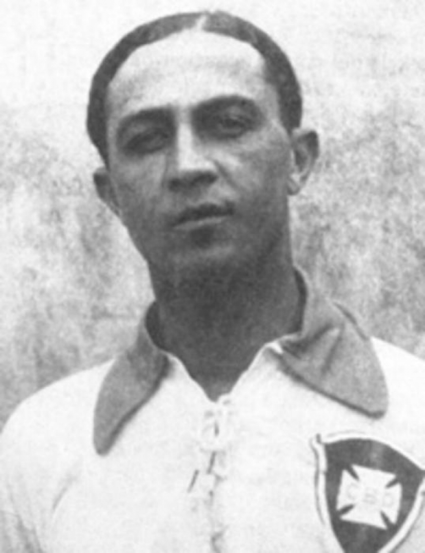  FRIEDENREICH - Reconhecido como primeiro grande artilheiro da história do futebol brasileiro, seria nome certo na lista para o Mundial de 1930 - o primeiro da história. Porém, naquele ano as federações de São Paulo e do Rio de Janeiro entraram em guerra e os paulistas boicotaram a convocação. Como jogava no São Paulo, Friedenreich acabou sendo preterido.